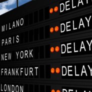 Ritardo aereo: il passeggero non deve dimostrare l’inadempimento