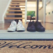 Condominio e rumore di tacchi dal piano superiore: no al reato di disturbo della quiete pubblica Condominio e rumore di tacchi dal piano superiore: no al reato di disturbo della quiete pubblica